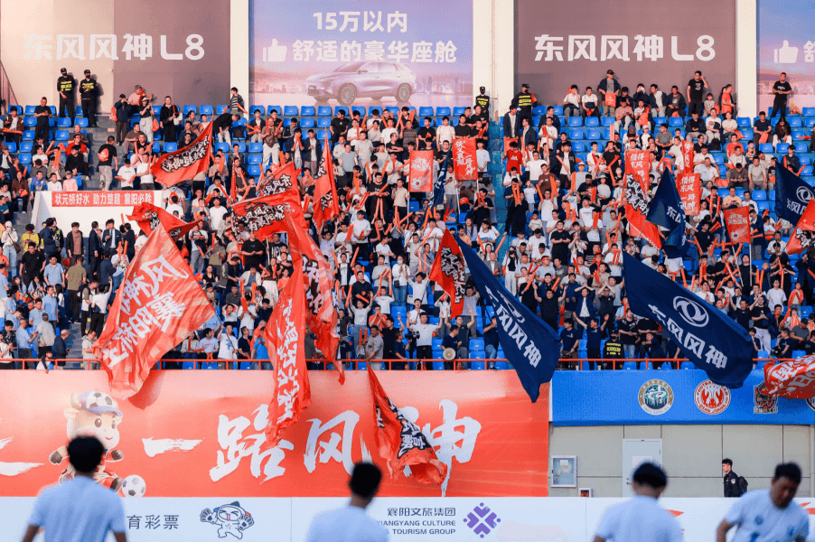 一双战靴,双向奔赴!东风风神为楚超襄阳队全员换战靴