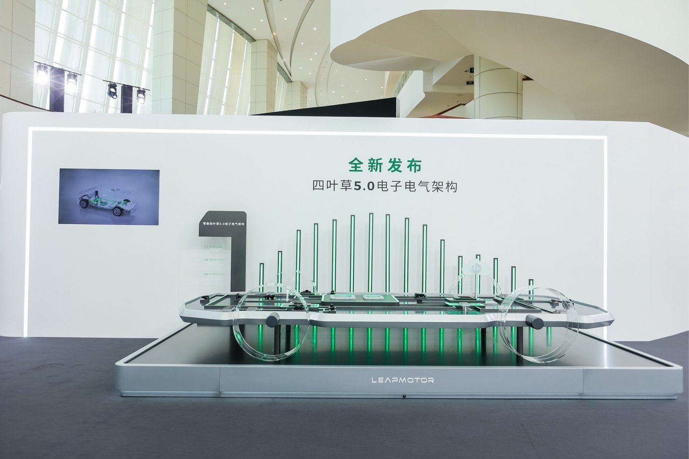 零跑技术日展示 11 年全域自研底气：一套架构＋三大核心技术＋多项储备