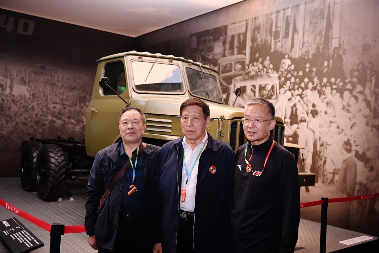 参战老兵走进东风汽车博物馆 见证东风汽车自主品牌跃迁
