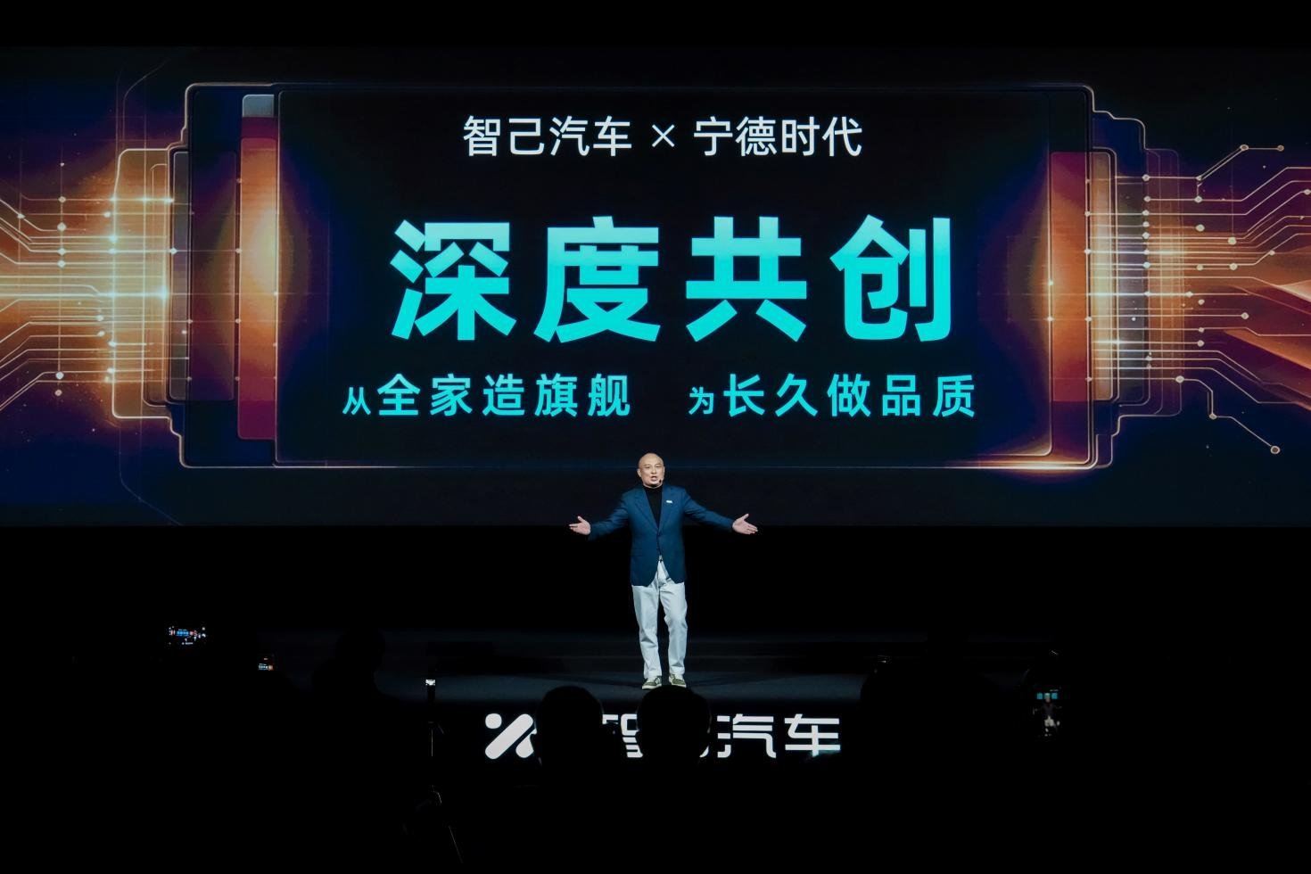 上汽集团与宁德时代严选，智己LS8 NEO纯电预售24.9…