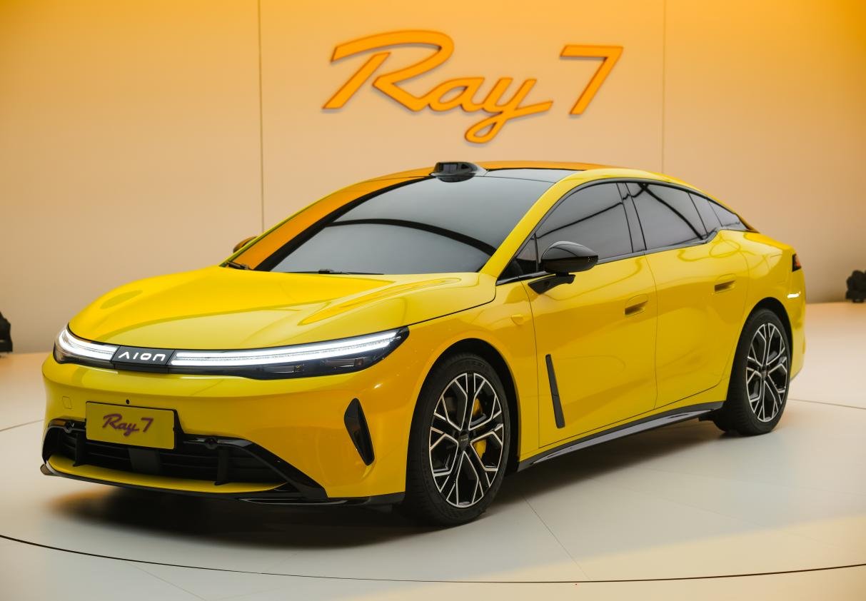 带激光雷达的智能纯电轿车首选 Ray7,智驾硬件软件没有短板